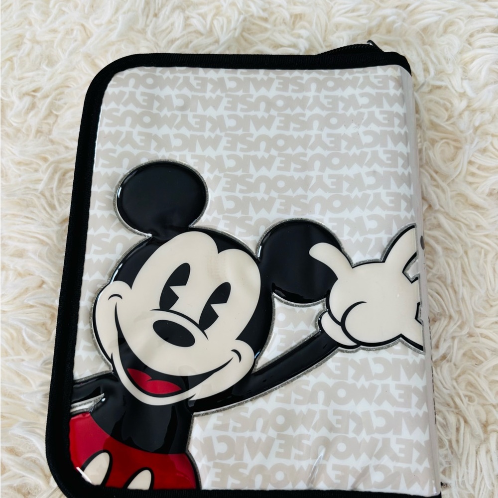 Disney Zip-Up Stationery Kit - Timeless Mickey Mouse